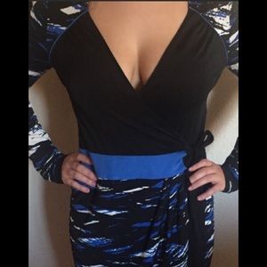 BCBG MaxAzria Printed Wrap dress